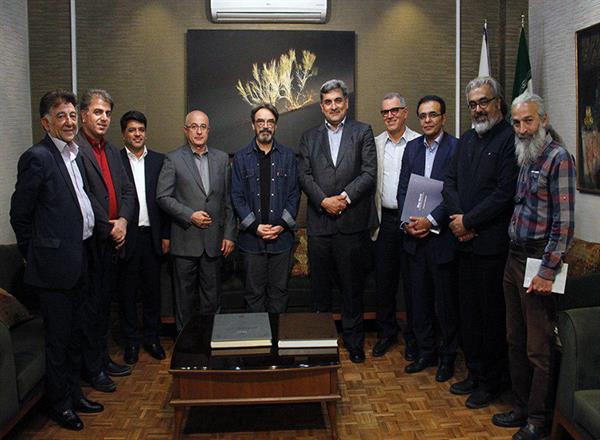 حسین علیزاده دست‌نویس«نی‌نوا» را به موزه موسیقی اهدا کرد.