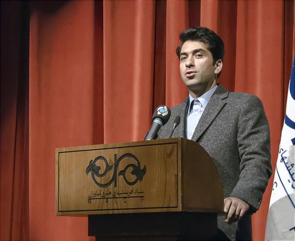 محمد معتمدی در آیین پایانی جشنواره شعر نیاوران می خواند