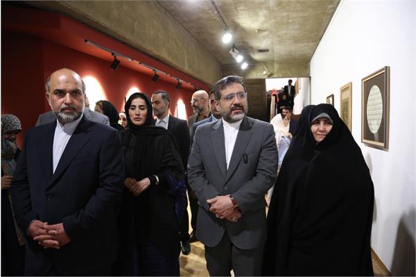 بازدید وزیر فرهنگ از نمایشگاه آثار قرآنی  فرهنگسرای نیاوران