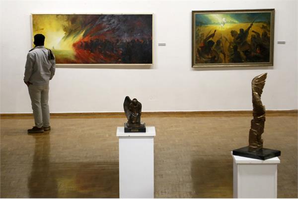 نمایشگاه نقاشی و مجسمه عبدالحمید قدیریان