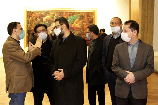 Depty Minister of Arts and Director General of Visual Arts visiting Hassan Ruholamin's exhibition