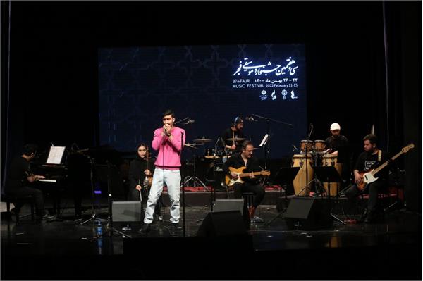 اجرایی از کنسرت «پایکوب» در سی و هفتمین جشنواره موسیقی فجر
